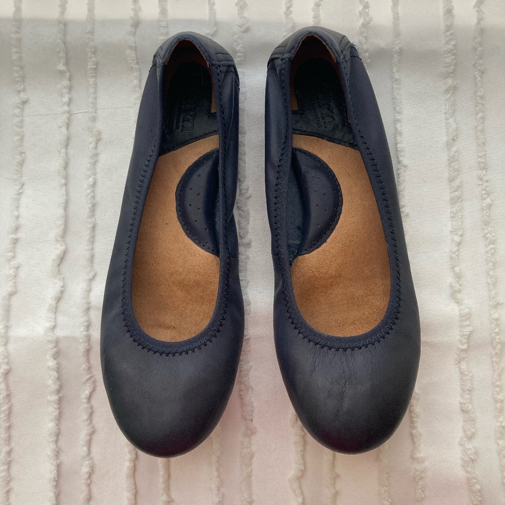 Dark navy leather Born Julianne ballet flats, size 6M